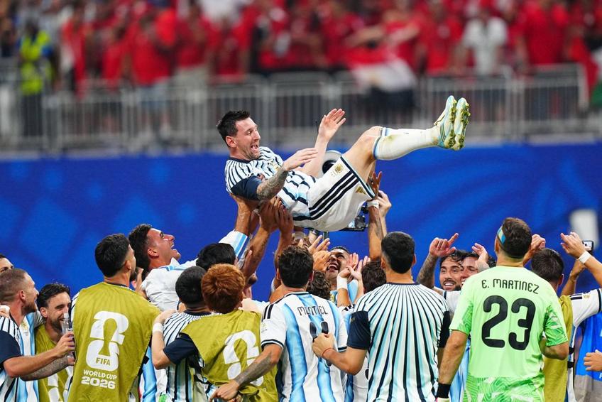 Lionel Messi și colegii săi, după victoria obținută de Argentina în fața Egiptului la CM 2026 / Foto: Imago Images