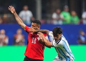 VAR a greșit? Fost arbitru FIFA contestă decizia care putea schimba soarta meciului Argentina - Egipt