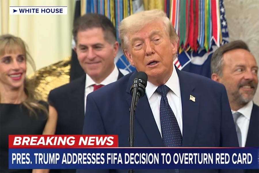 Donald Trump, în timpul conferinței din presă în care a recunoscut că l-a sunat pe Infantino Când un favor îți taie respirația
