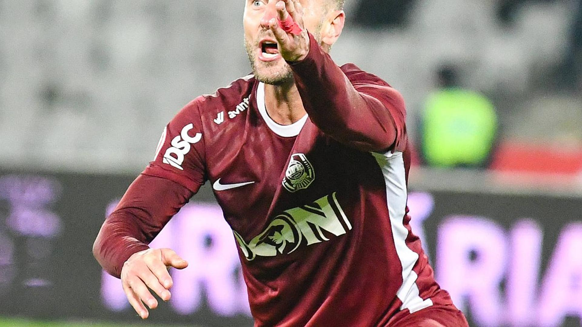Damjan Djokovic în tricoul CFR Cluj pe teren, în timpul unui meci suspect vizat de ancheta pentru pariuri ilegale la club. | sursa foto: Gazeta Sporturilor