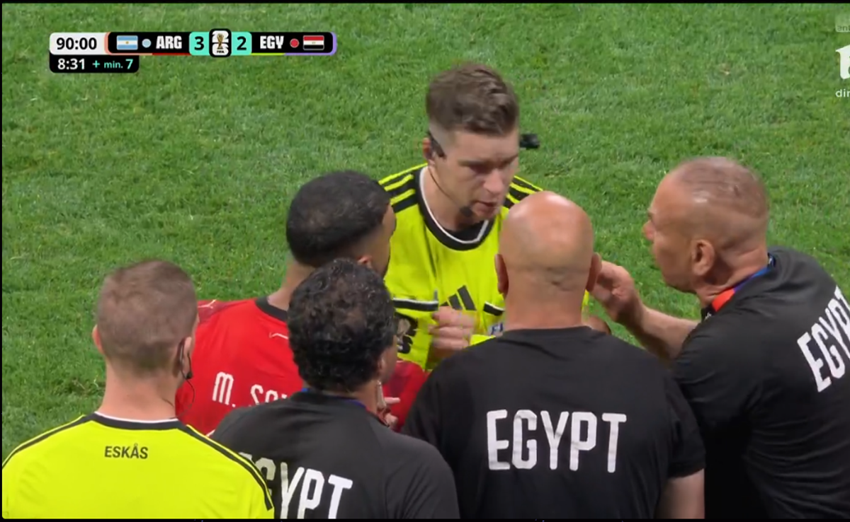 Egiptenii acuză decizia luată în prelungirile optimii cu Argentina! Au sărit la arbitru: gesturile incredibile ale selecționerului