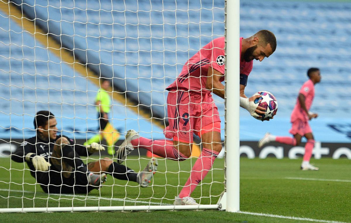 LIGA CAMPIONILOR. FOTO Două penalty-uri contestate în Juventus - Lyon!