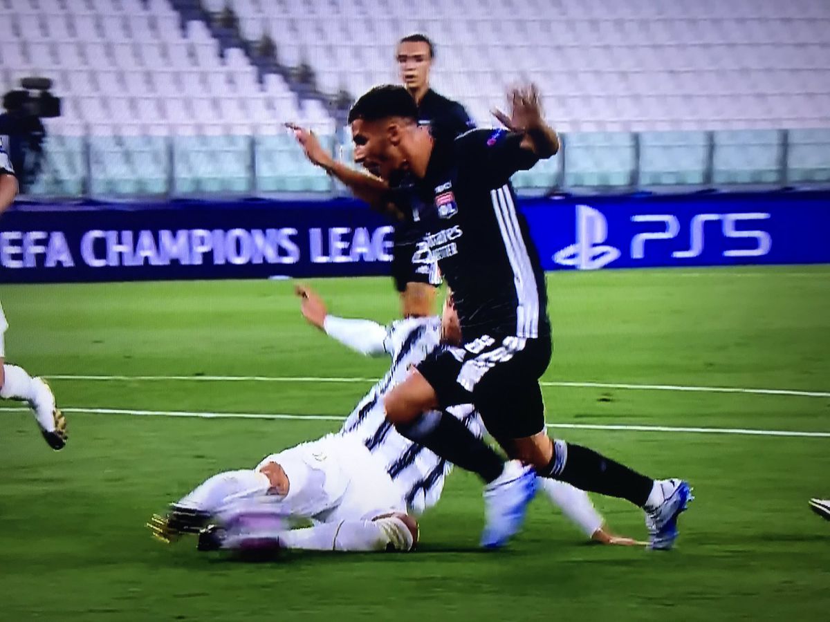 LIGA CAMPIONILOR. FOTO Două penalty-uri contestate în Juventus - Lyon!