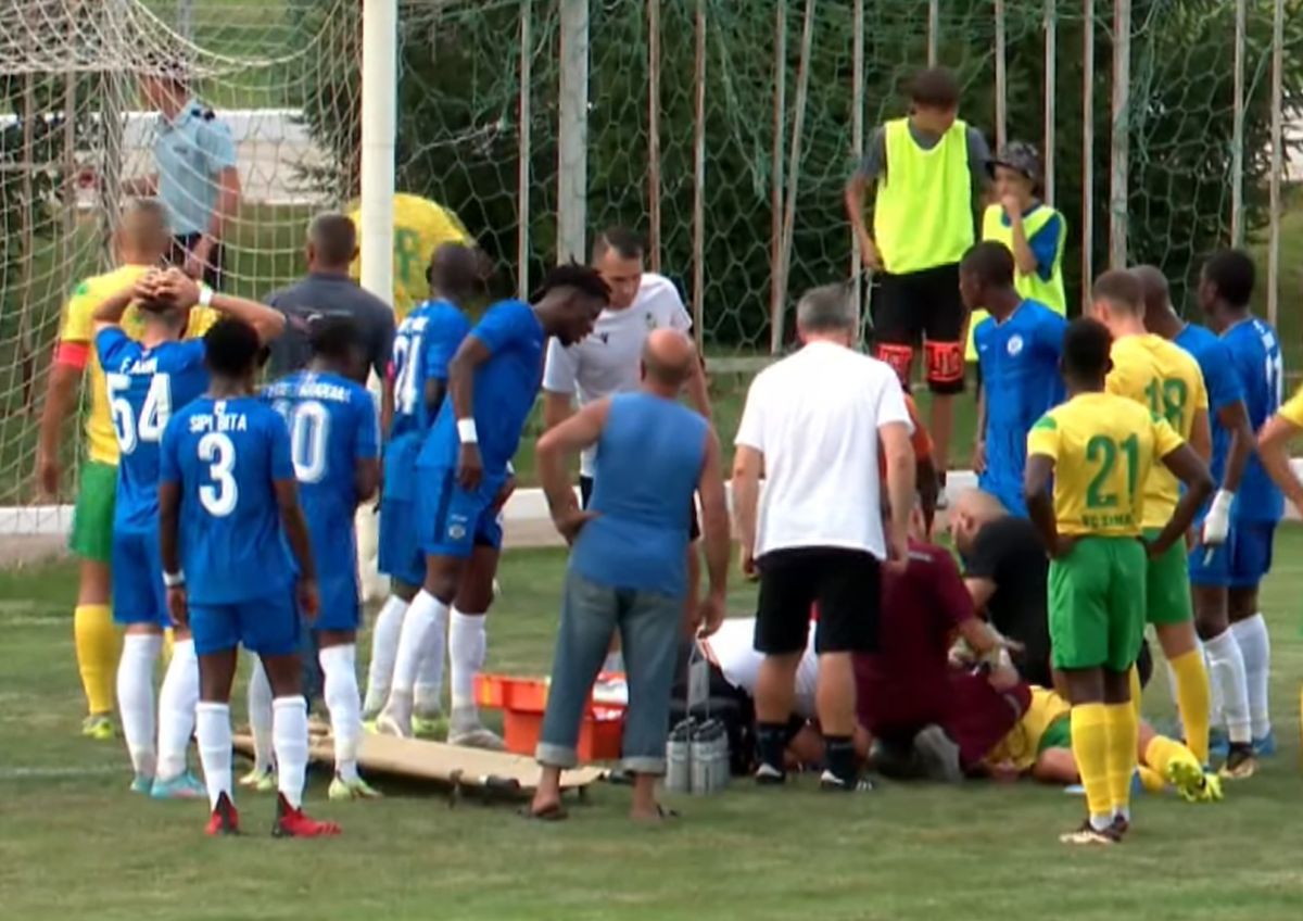 Scene înfiorătoare în campionatul din Republica Moldova » Ultimele vești despre fotbalistul de la Zimbru transportat de urgență la spital