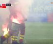 FOTO Întrerupere în FCU Craiova - CSU Craiova cauzată de torțele aruncate de fanii gazdelor