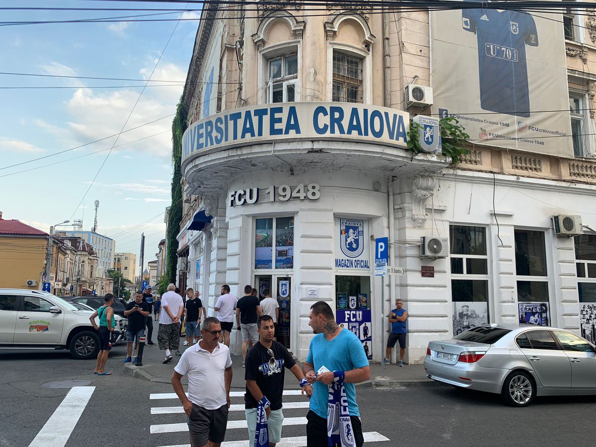 Soția și cumnata lui Marius Croitoru, în centrul atenției la derby-ul FCU - CS Universitatea