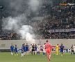 FOTO Întrerupere în FCU Craiova - CSU Craiova cauzată de torțele aruncate de fanii gazdelor