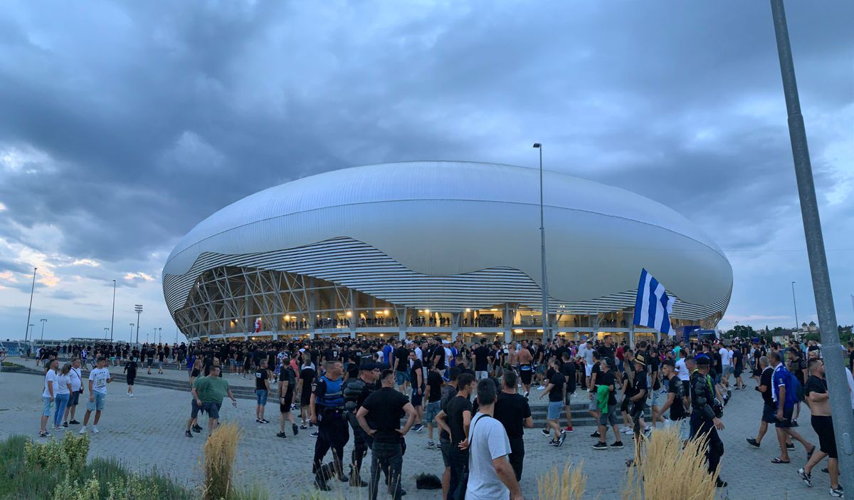 Soția și cumnata lui Marius Croitoru, în centrul atenției la derby-ul FCU - CS Universitatea