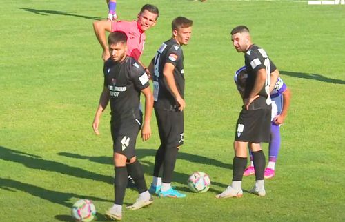 Unirea Constanța a debutat cu un eșec în noul sezon din Liga 2, 0-1 pe terenul Politehnicii Timișoara. Dacian Nastai, antrenorul formației controlate de Vasile Geambazi, nu știe exact care este noua denumire oficială.