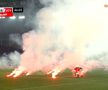 FOTO Întrerupere în FCU Craiova - CSU Craiova cauzată de torțele aruncate de fanii gazdelor