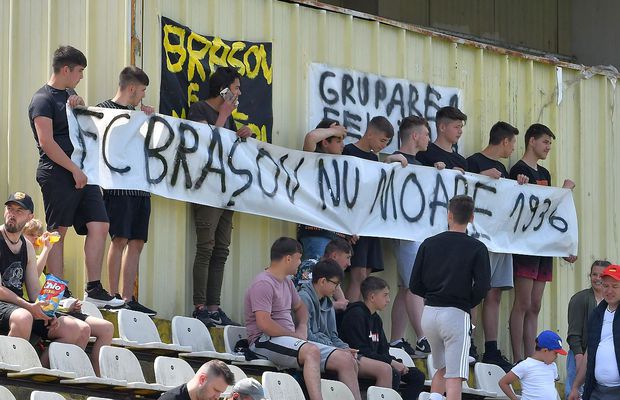 Începe „exodul” după ce au fost retrogradați! Antrenorul și cei mai importanți fotbaliști, pe picior de plecare!