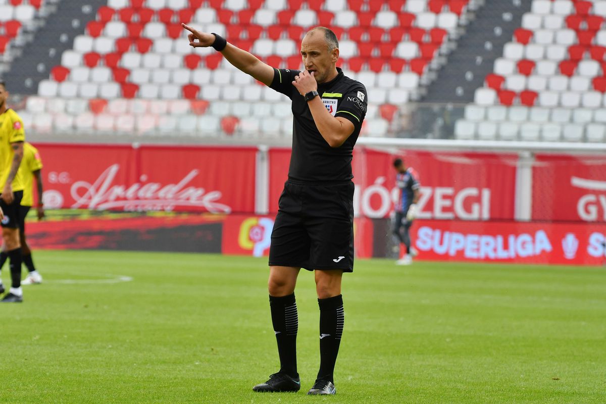 Black out total! Scene de comedie la primul gol primit de Sepsi în acest sezon » Fundașii s-au dat cap în cap și au pasat adversarilor!