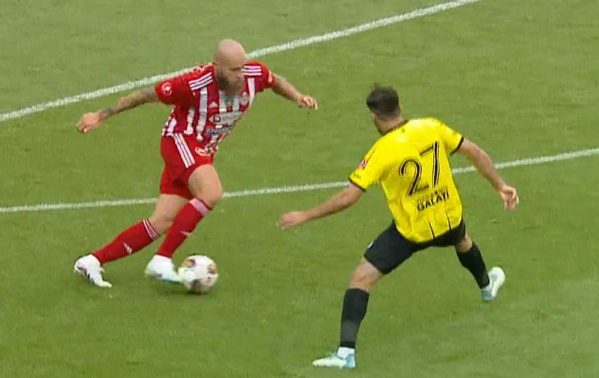 Black out total! Scene de comedie la primul gol primit de Sepsi în acest sezon » Fundașii s-au dat cap în cap și au pasat adversarilor!