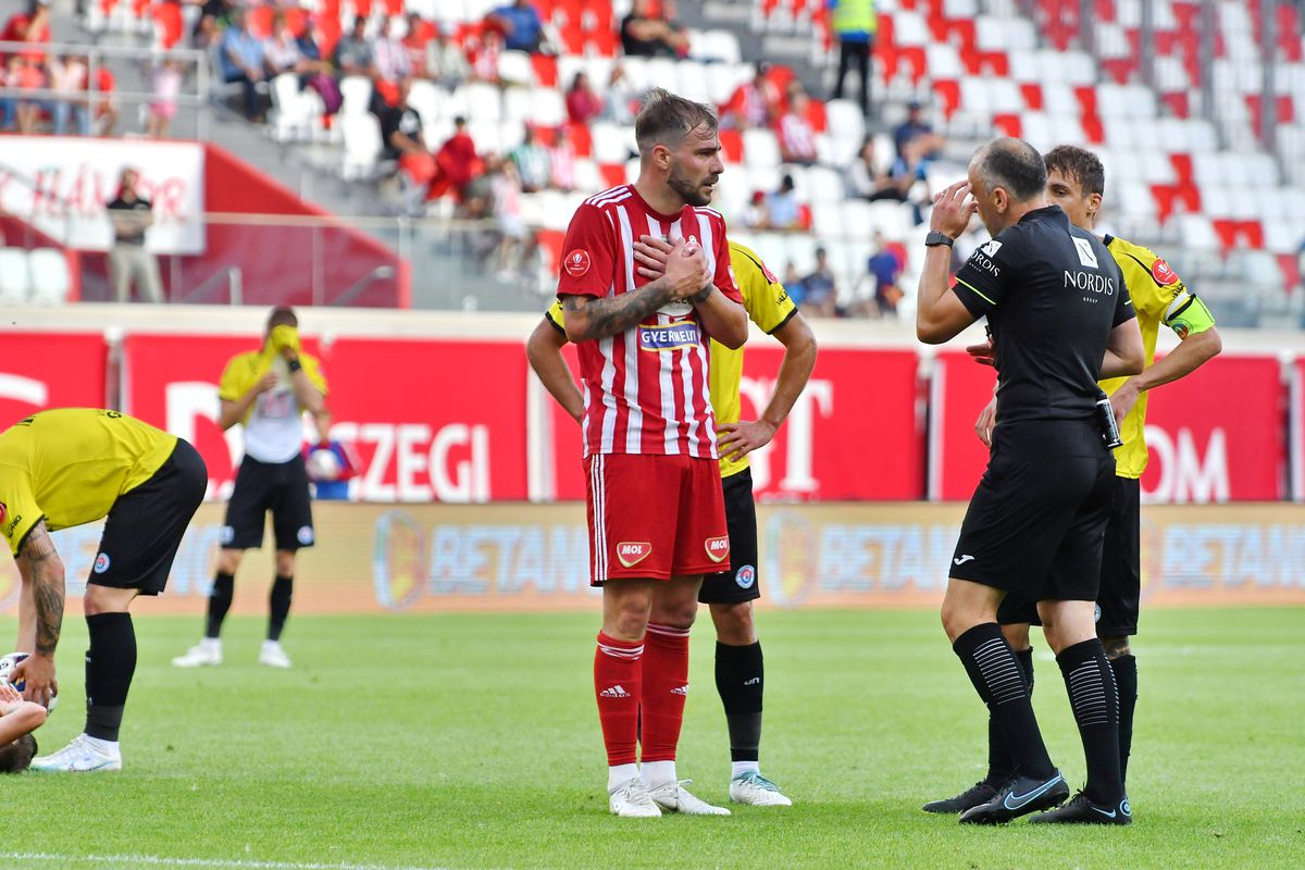 Black out total! Scene de comedie la primul gol primit de Sepsi în acest sezon » Fundașii s-au dat cap în cap și au pasat adversarilor!