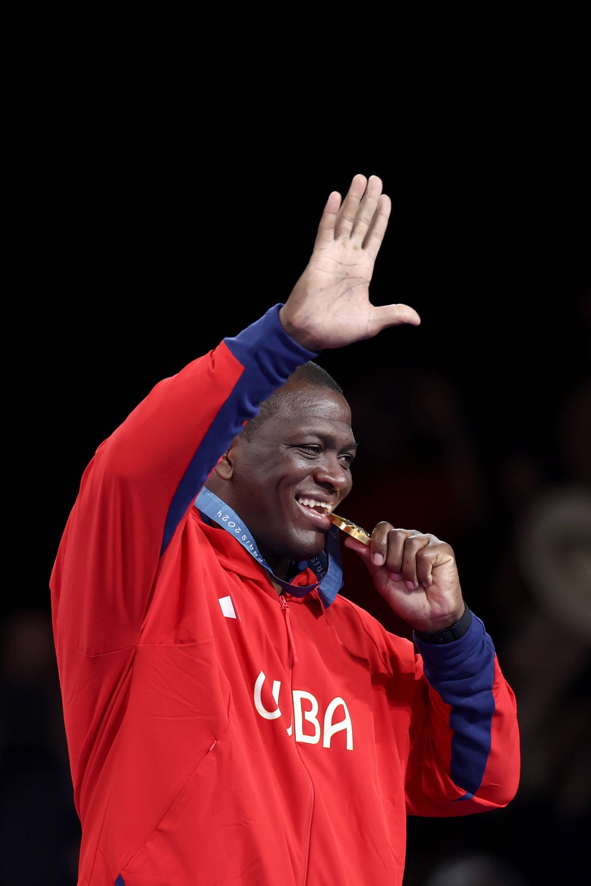 Primul din istorie la Jocurile Olimpice cu 5 medalii de aur consecutive la aceeași probă! » De ce și-a lăsat încălțămintea în ring