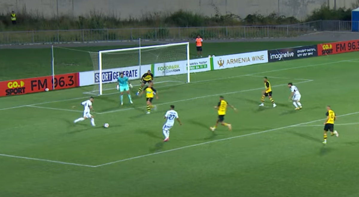 Fază uluitoare în Europa: goalkeeperul a înscris din poartă în poartă! Un nume mare al Europei s-a făcut de râs aseară și riscă eliminarea