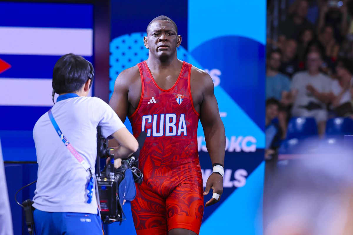 Primul din istorie la Jocurile Olimpice cu 5 medalii de aur consecutive la aceeași probă! » De ce și-a lăsat încălțămintea în ring