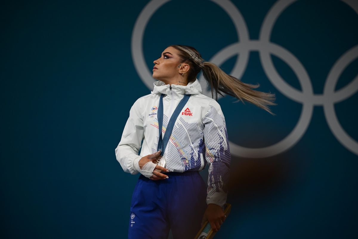 Mihaela Cambei, prima reacție după ce a câștigat argintul olimpic la haltere: „Dacă nu ai cap, nu reușești, credeți-mă! Trebuie să te lupți foarte mult și cu frica”