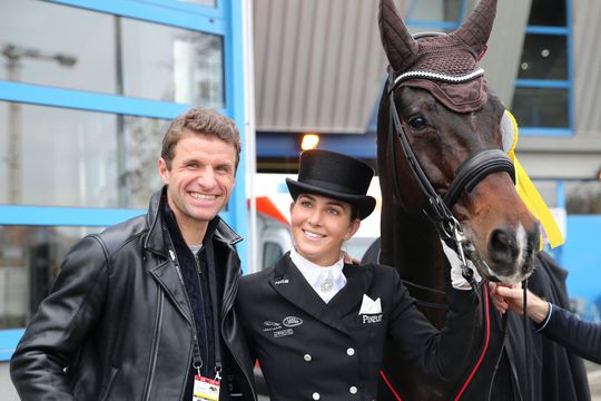 Thomas Muller și soția lui, Lisa, la un concurs de dresaj / Foto: Imago