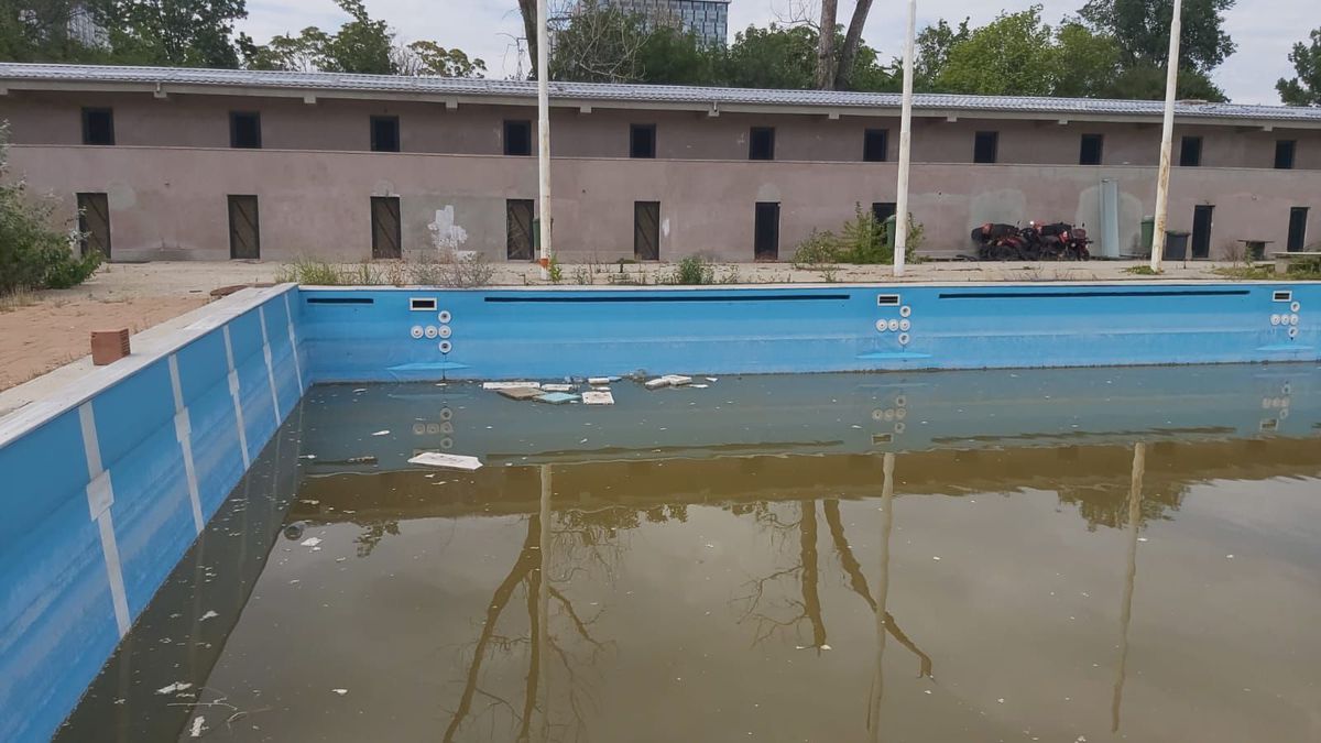 Ștrandul rațelor sălbatice » De 4 ani, autoritățile blochează renovarea Bazei Tineretului