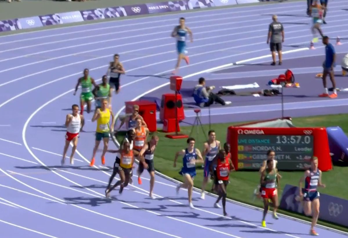 Haos la atletism, pe 5.000 de metri! Scandal după ce au căzut precum popicele: „M-a împins, depun contestație!” » Arbitrul a intervenit decisiv
