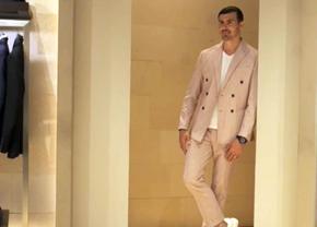 Florin Niță a fost model pentru o zi » Ședință foto inedită într-un mall din București: „Când merg la nuntă, așa mă îmbrac”