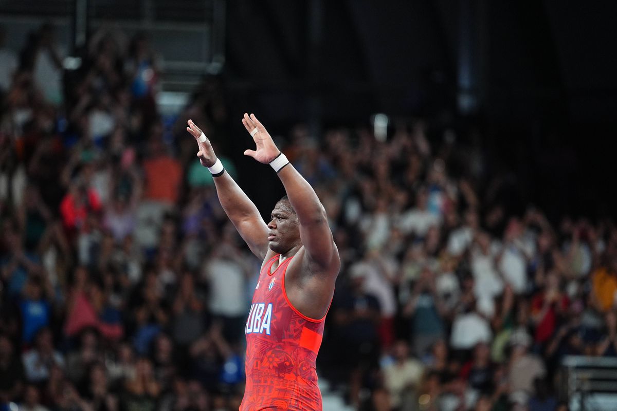 Primul din istorie la Jocurile Olimpice cu 5 medalii de aur consecutive la aceeași probă! » De ce și-a lăsat încălțămintea în ring