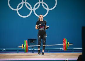Mihaela Cambei evoluează la Paris în competiția categoriei 49 kg » A reușit cel mai bun rezultat la stilul smuls, 93 kg, cu 4 peste campioana mondială, chinezoaica Hou