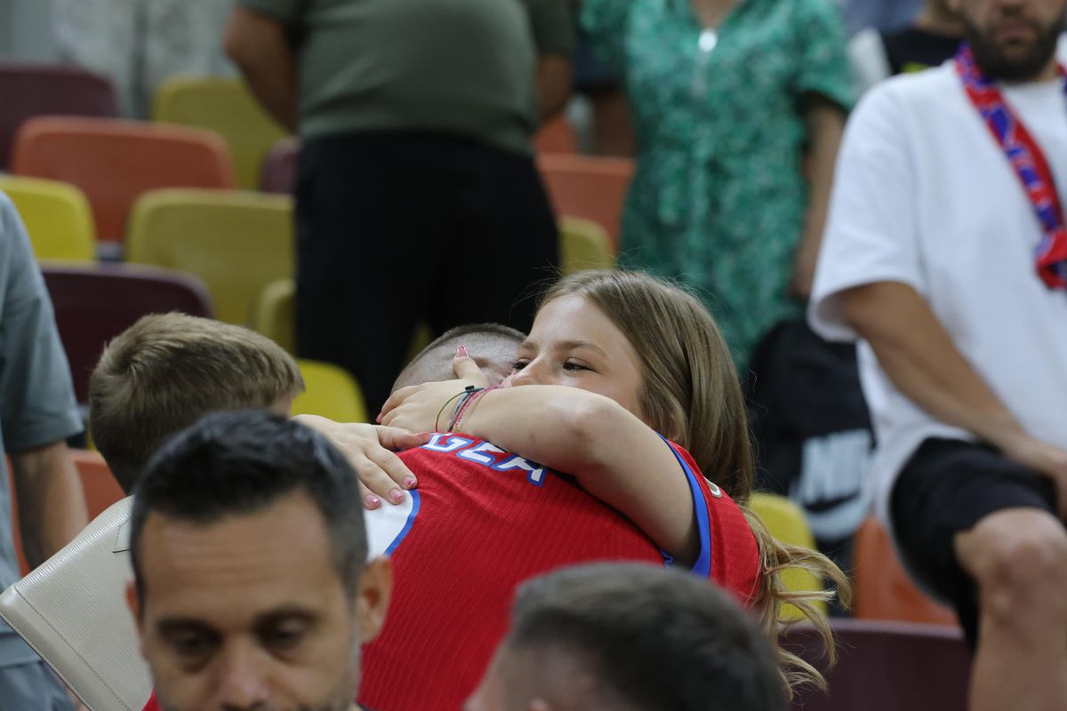 Sărutul vindecător: Daniel Bîrligea s-a dus plângând în brațele Antoniei, dar a revenit zâmbind » Reacția lui Gigi Becali: „De-asta a refulat la final”