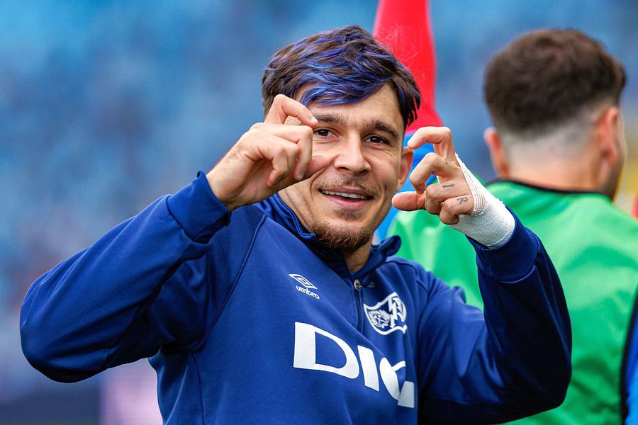 Andrei Rațiu a renunțat la frizura albastră, care atrăsese privirile și la Euro 2024 // foto: Imago Images „Fotbalistul Anului”, Andrei Rațiu, interviu de gală la Madrid: „Nu sunt arogant. Sunt doar timid” + „Vini jr. cel mai incomod? Nu! El e mult mai electrizant!”