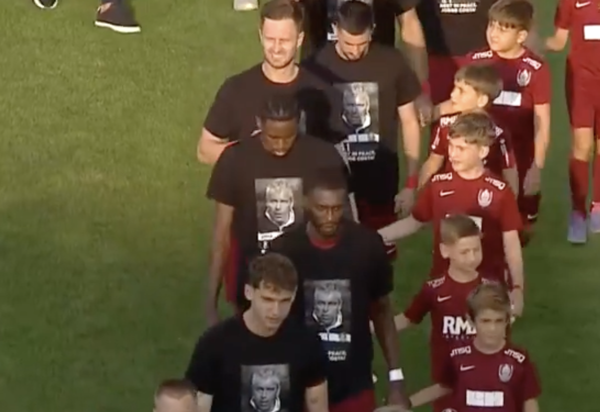 Moment solemn de reculegere înainte de CFR Cluj - Braga » Jucătorii au purtat tricouri speciale