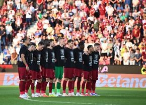 Moment solemn de reculegere înainte de CFR Cluj - Braga » Jucătorii au purtat tricouri speciale