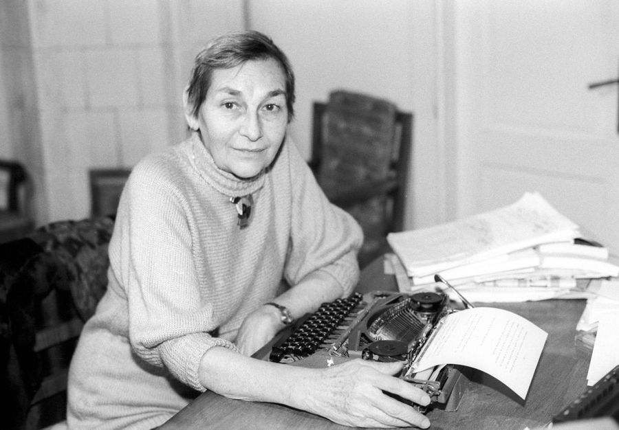 „Ion Iliescu a știut cum să divizeze, ca să stăpânească” » Verdictul aspru al unui profesor universitar: „Emil Constantinescu l-a întrebat dacă crede în Dumnezeu, eu l-aș mai fi întrebat ceva”