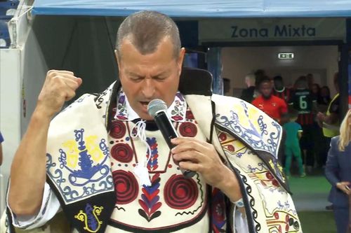 Ion Popa de la Izbiceni a cântat în „vulcan” imnul Craiovei