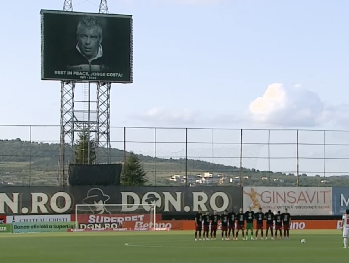 Moment solemn de reculegere înainte de CFR Cluj - Braga » Jucătorii au purtat tricouri speciale