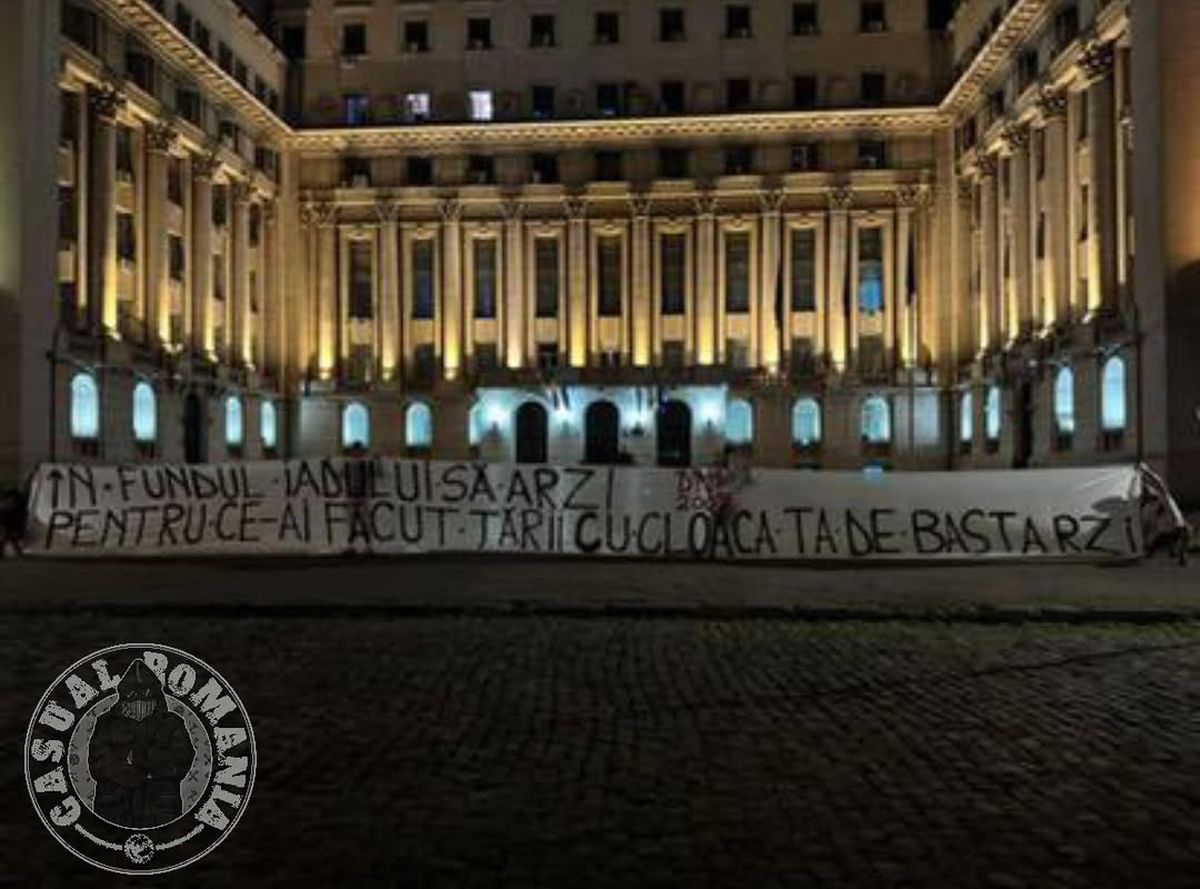 Avalanșă de mesaje NECRUȚĂTOARE anti-Iliescu! Ultrașii de la Steaua, Petrolul și alte forțe ies la atac: „Nu există doliu național pentru un criminal”