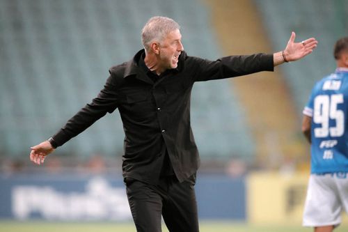 Edi Iordănescu stă rău înaintea returului cu AEK Larnaca /  Sursă foto: Facebook@ Legia Varșovia