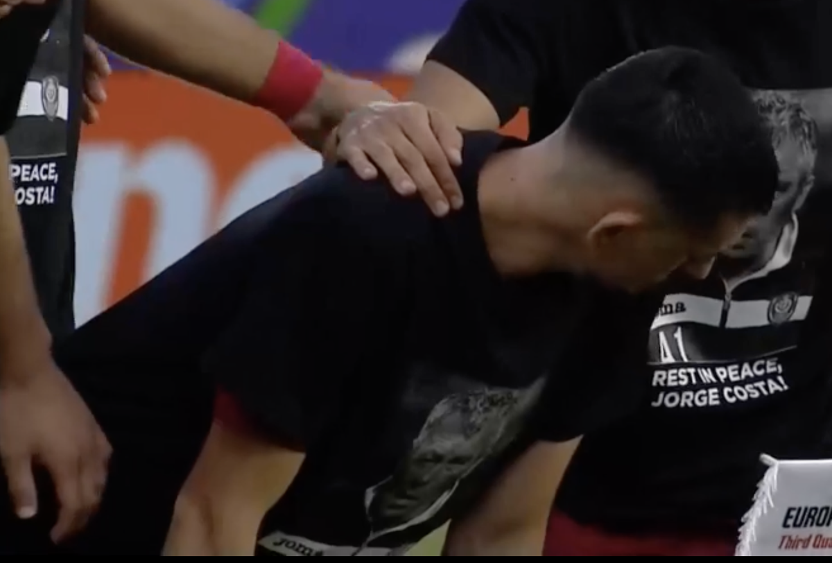 Moment solemn de reculegere înainte de CFR Cluj - Braga » Jucătorii au purtat tricouri speciale