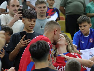 Sărutul vindecător: Daniel Bîrligea s-a dus plângând în brațele Antoniei, ...