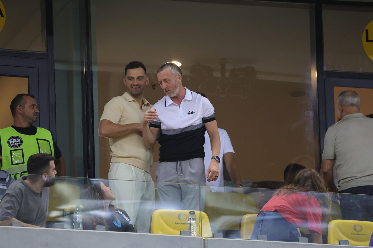 „Faceți loc că vine nașa!” » Prezență rară pe Arena Națională, la meciul FCSB - Drita