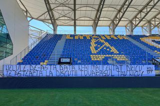 Avalanșă de mesaje NECRUȚĂTOARE anti-Iliescu! Ultrașii de la Steaua, Petrolul și alte forțe ies la atac: „Nu există doliu național pentru un criminal”