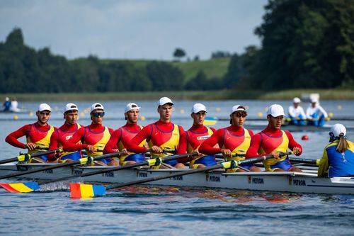 Barca masculină de 8 plus 1 a României la CM juniori Foto: FR Canotaj/Balint Czucz