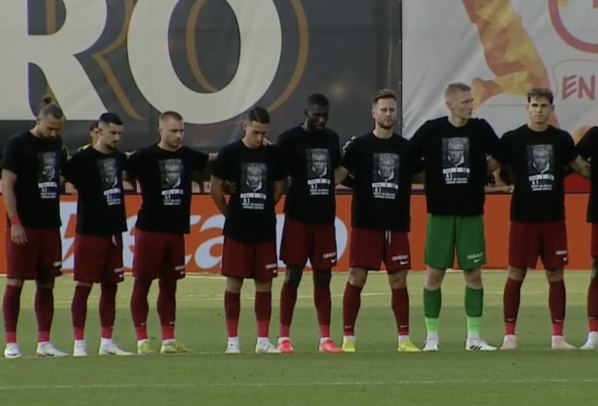 Moment solemn de reculegere înainte de CFR Cluj - Braga » Jucătorii au purtat tricouri speciale
