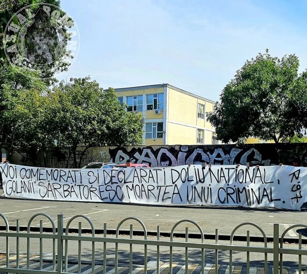 Avalanșă de mesaje NECRUȚĂTOARE anti-Iliescu! Ultrașii de la Steaua, Petrolul și alte forțe ies la atac: „Nu există doliu național pentru un criminal”