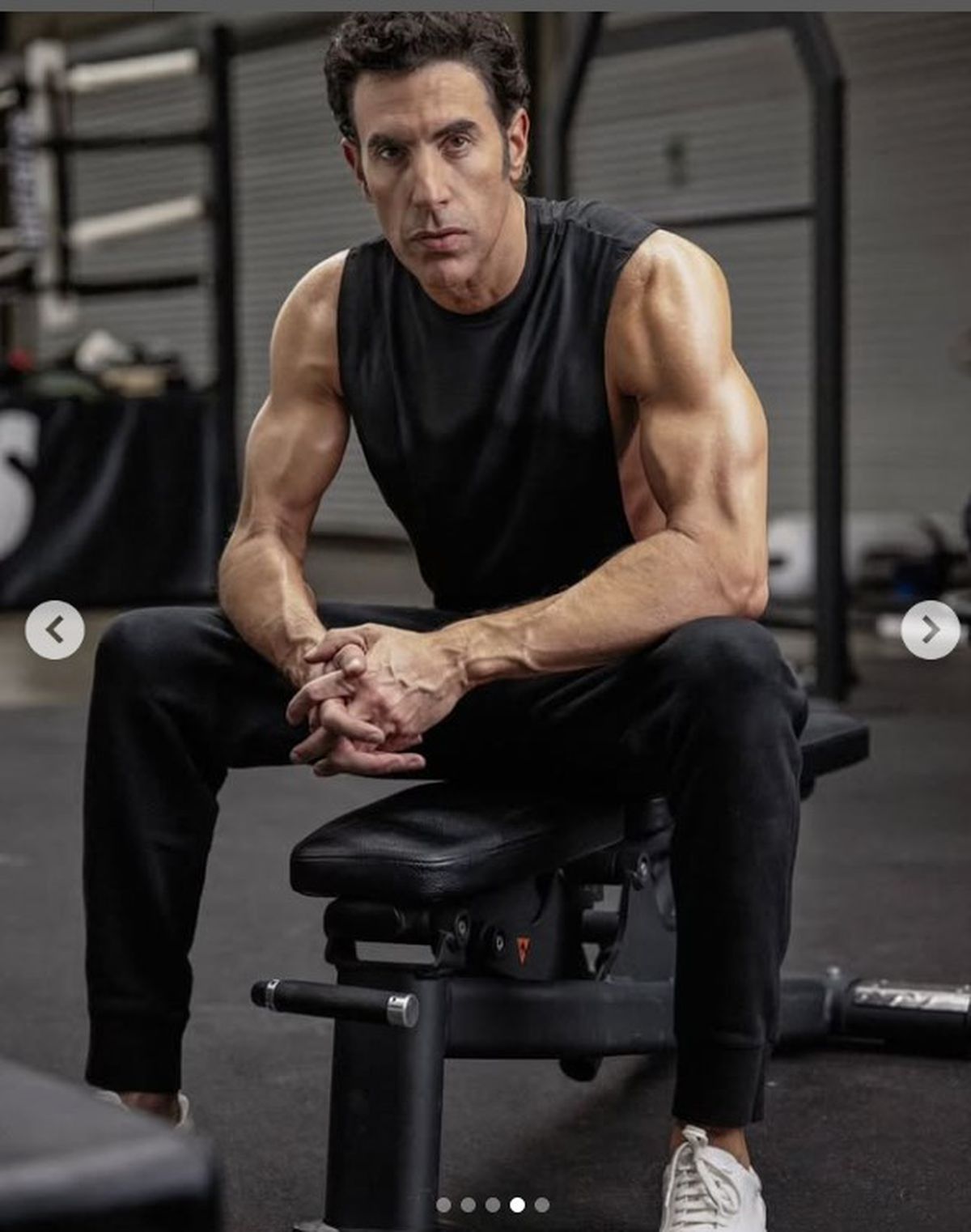 Actorul Sacha Baron Cohen a trecut printr-o spectaculoasă transformare