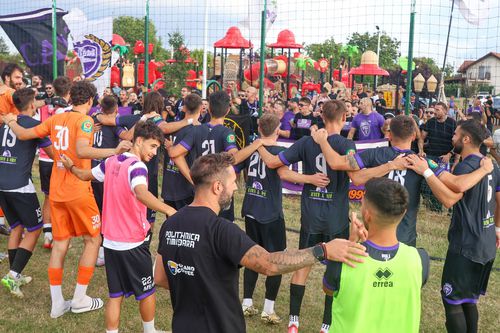 Poli a ignorat momentul de reculegere pentru Iliescu / Sursă foto: Paul Sebo / Facebook@ Poli Timișoara