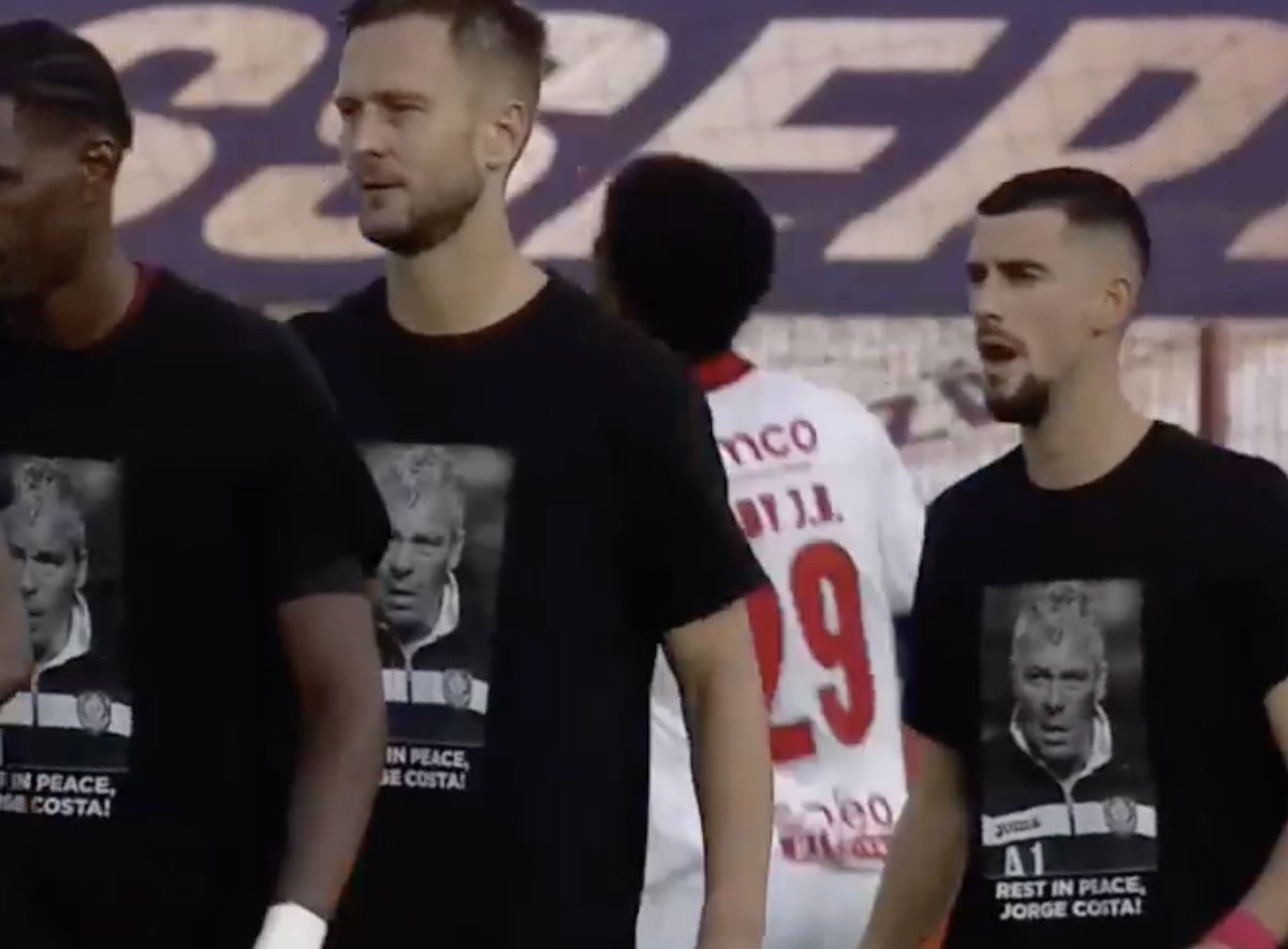 Moment solemn de reculegere înainte de CFR Cluj - Braga » Jucătorii au purtat tricouri speciale