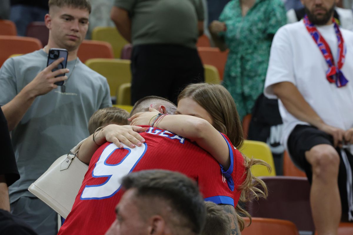 Sărutul vindecător: Daniel Bîrligea s-a dus plângând în brațele Antoniei, dar a revenit zâmbind » Reacția lui Gigi Becali: „De-asta a refulat la final”