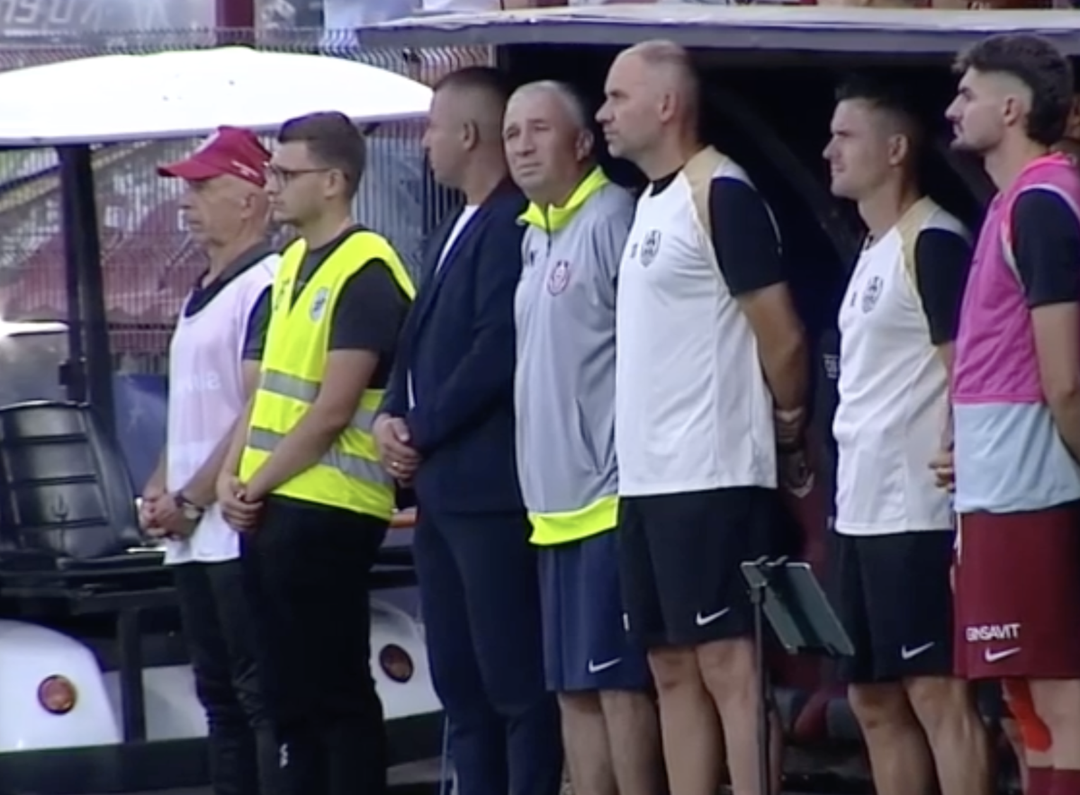 Moment solemn de reculegere înainte de CFR Cluj - Braga » Jucătorii au purtat tricouri speciale