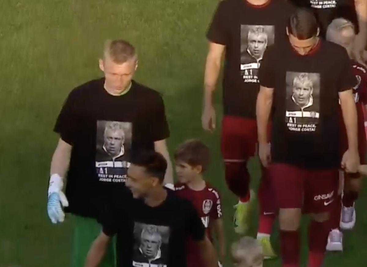 Moment solemn de reculegere înainte de CFR Cluj - Braga » Jucătorii au purtat tricouri speciale